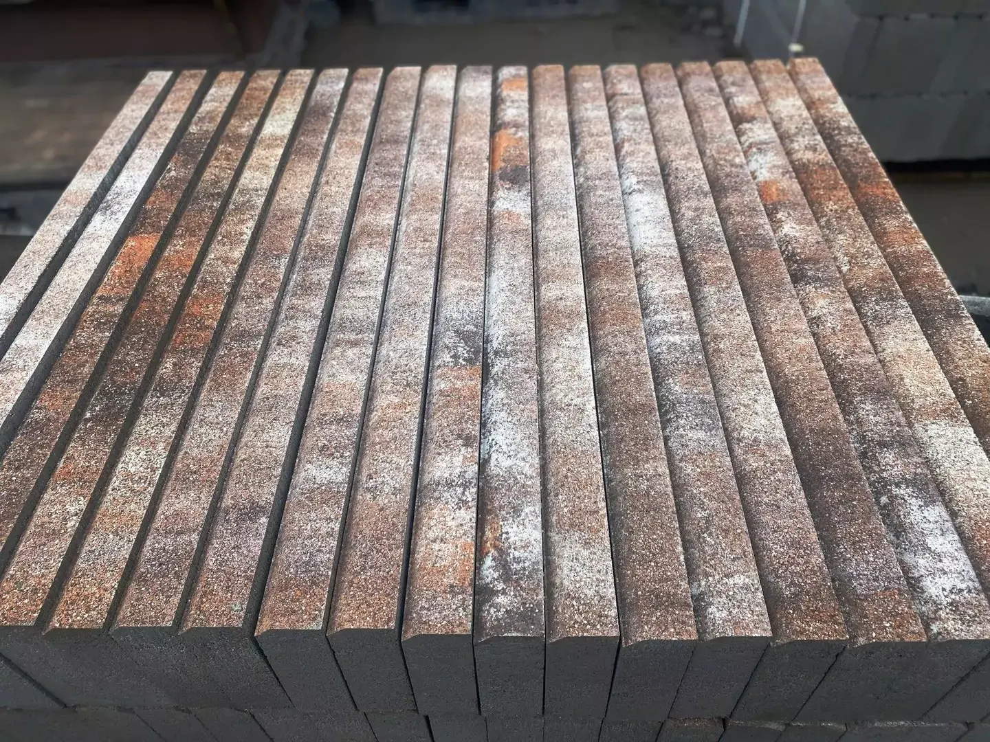Бордюр садовый 1000х200х80 №12 "Яшма", фактура гладкий, гранитная, мрамор-1